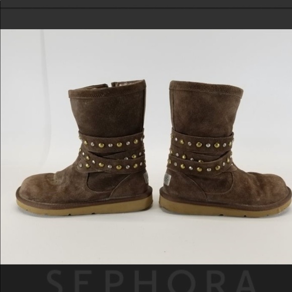 ⭐️RARE⭐️ UGG CLOVIS studded strap boots ⭐️ - Picture 4 of 6